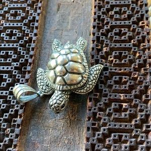 Som’s TM Sterling Silver Sea Turtle Pendant